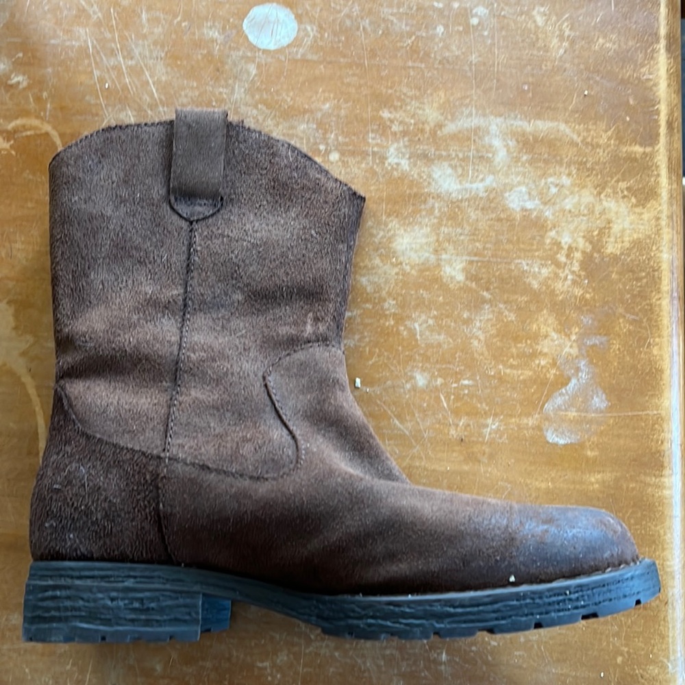 BORN BOOTS, Women’s Basin in sienna distressed.
